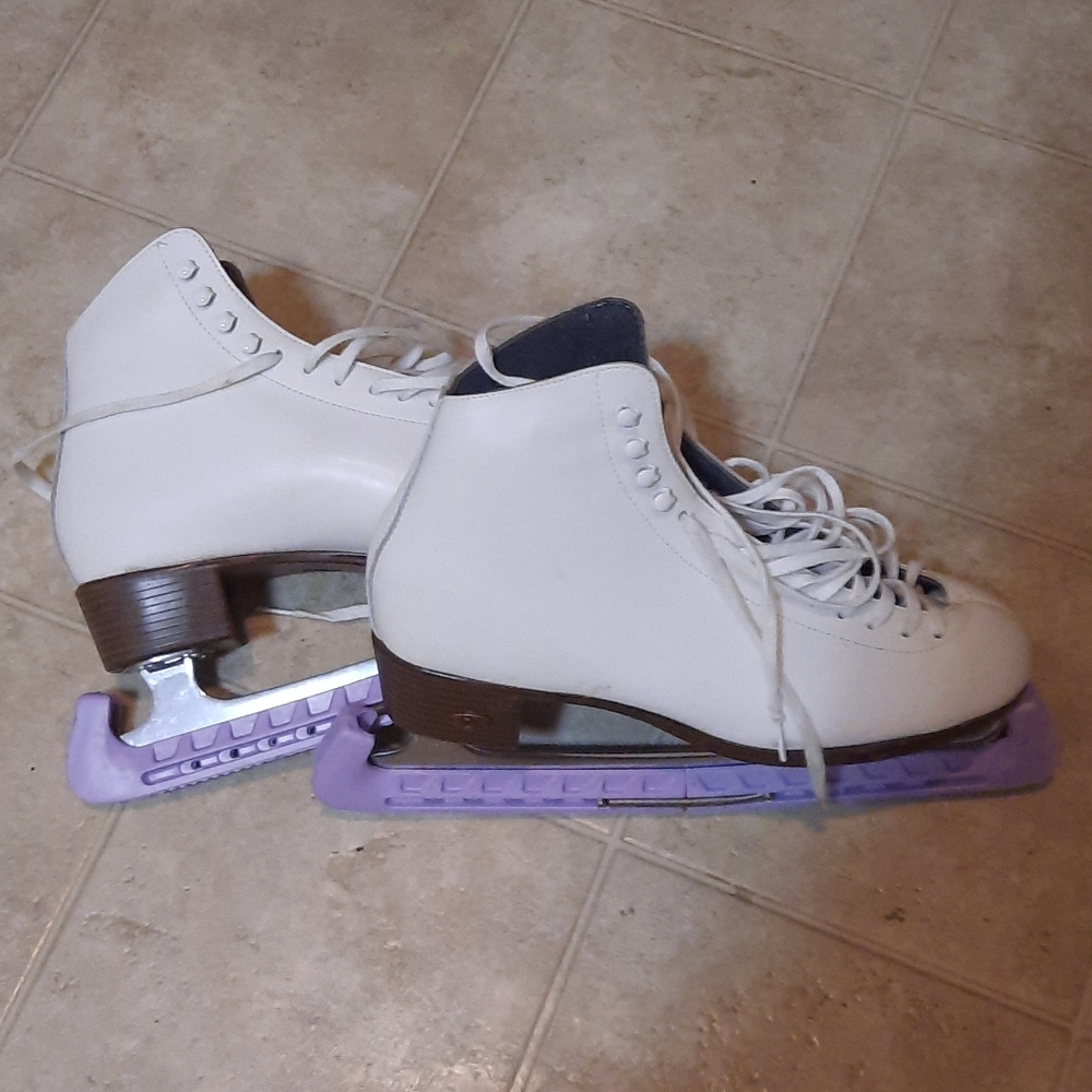Riedell Women's Figure Skates Size 11 1/3